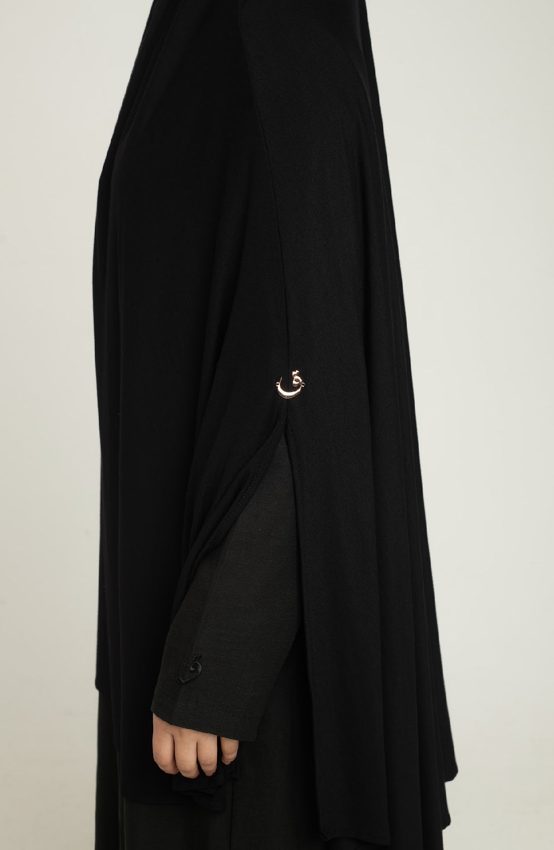 Black slit sleeve khimar