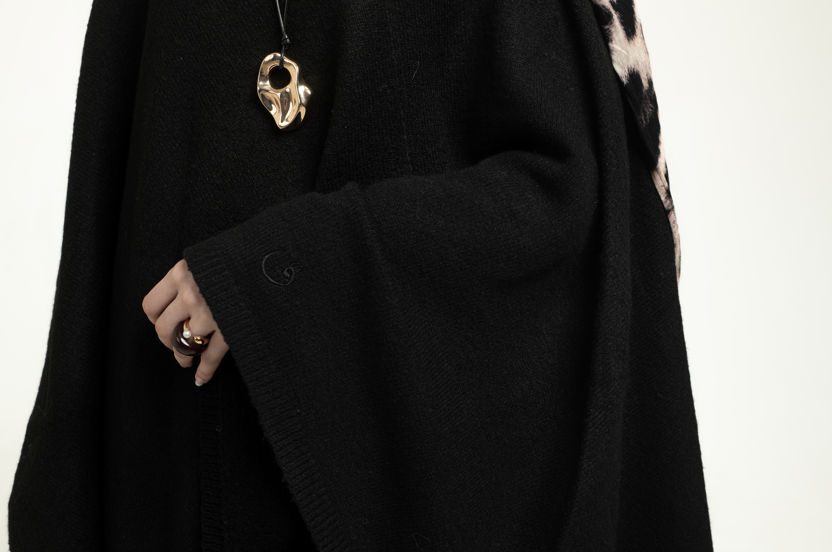 Brushed knit Cape - Black